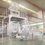 Un juego automático de envasado de detergente en polvo de 1-3,5 kg listo para su entrega.